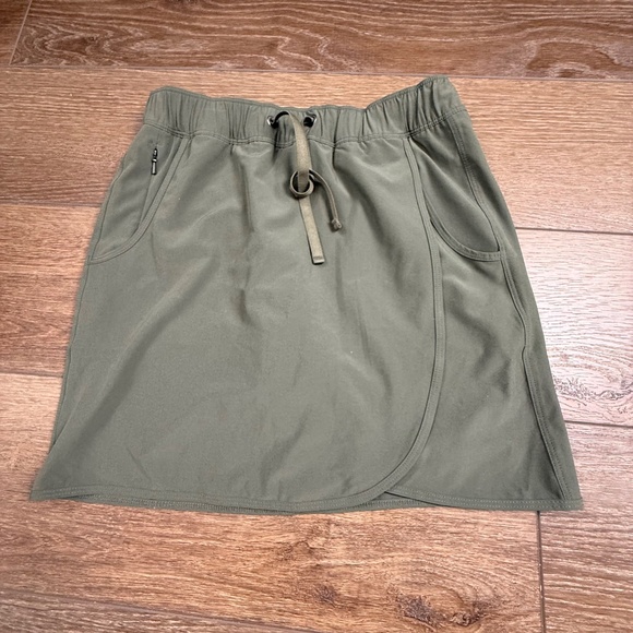 Patagonia Women's Fleetwith Skort Size XS Olive Green Outdoor, Hiking, Athletic - Picture 2 of 14